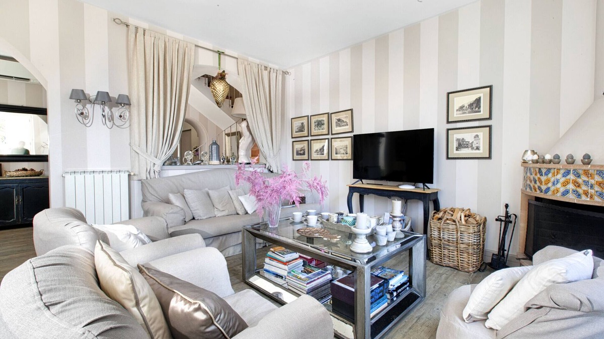 Sorrento City Centre Apartment | AMORE RENTALS - Apartment Terrazza Tasso with Private Garden, External Private Hot Tub in Piazza Tasso