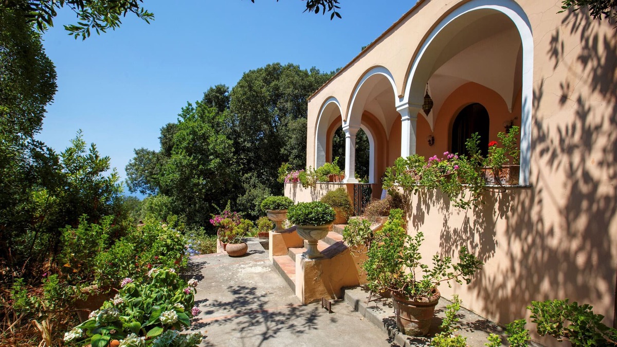 Tiberio Villa | AMORE RENTALS - Casa Eliana, Historic Villa with Garden and Terraces in Capri