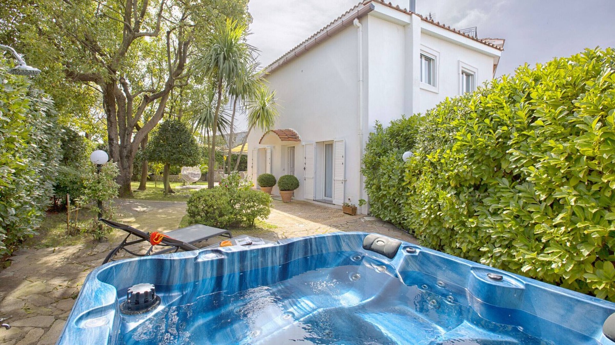 Sant'Agata sui Due Golfi Villa | AMORE RENTALS - Resort Ravenna - Villa Dama with Hot Tub, Shared Swimming Pool, Ideal for Events
