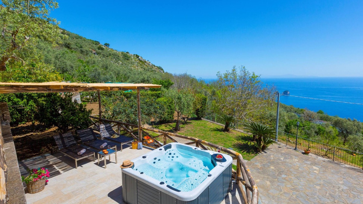 Sant'Agata sui Due Golfi Villa | AMORE RENTALS - Villa Ambra with Jacuzzi, Garden and Sea View