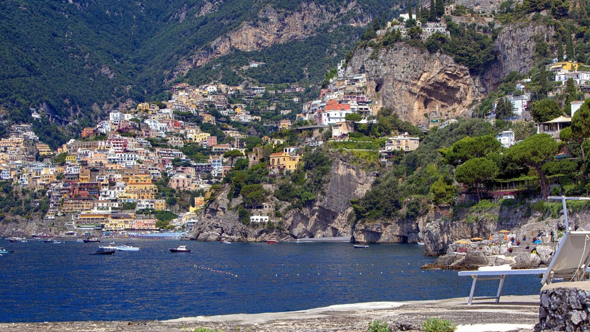 Arienzo Villa | AMORE RENTALS - Villa Lo Scoglio with Direct Sea Access and Garden