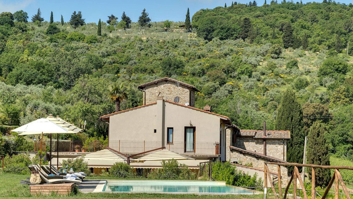 Panzano in Chianti Villa | AMORE RENTALS - Villa Mia with Private Pool, Garden, Terraces and Parking