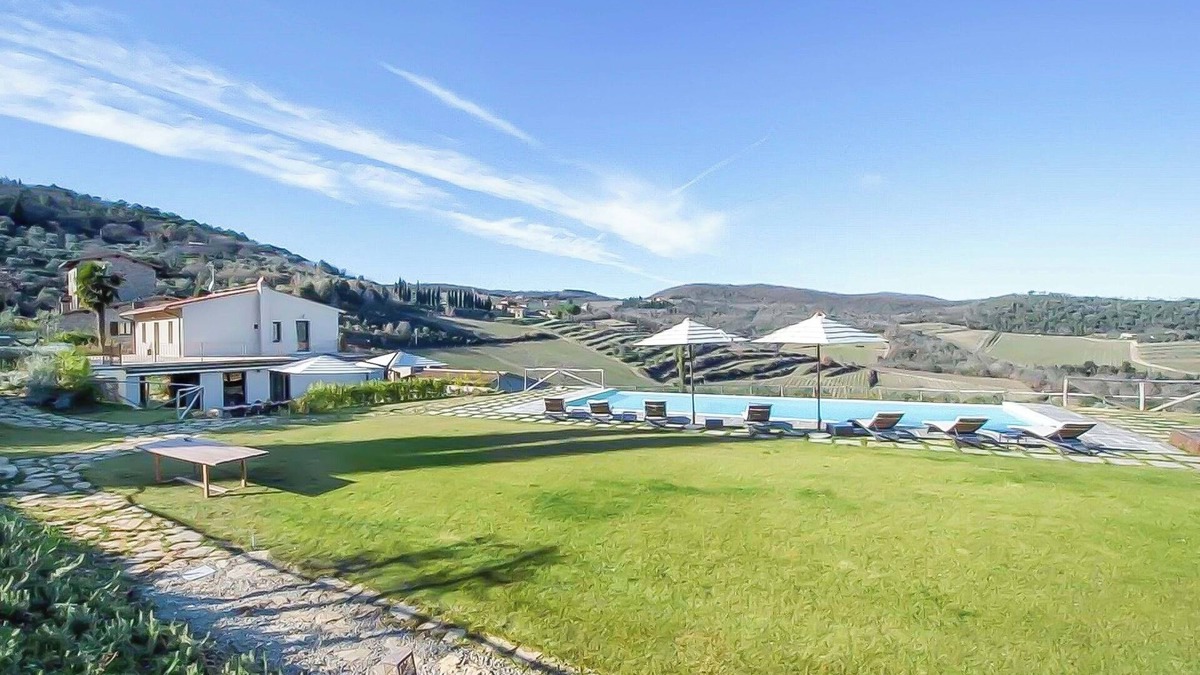 Lucolena Villa | AMORE RENTALS - Villa Mia with Private Pool, Garden, Terraces and Parking