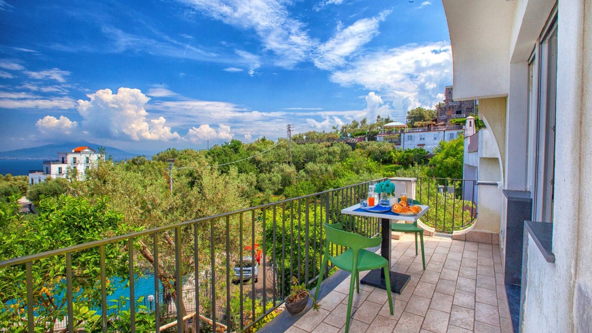 Priora Villa | AMORE RENTALS - Villa Tittina with Sea View and Parking