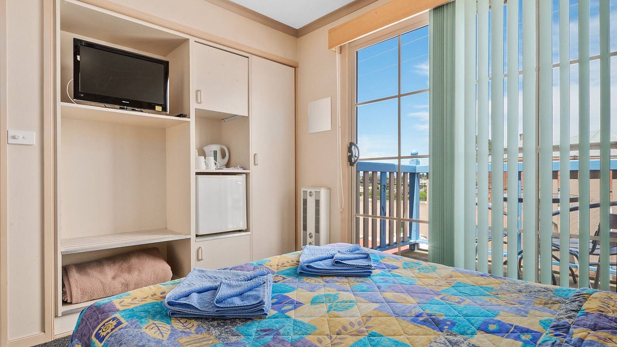 Swansea Hotel | AMOS HOUSE MOTEL