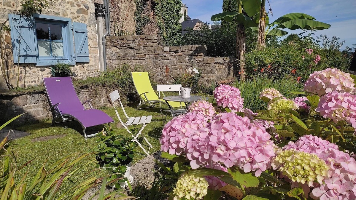 Oloron-Sainte-Marie Bed & Breakfast | Amphitryon