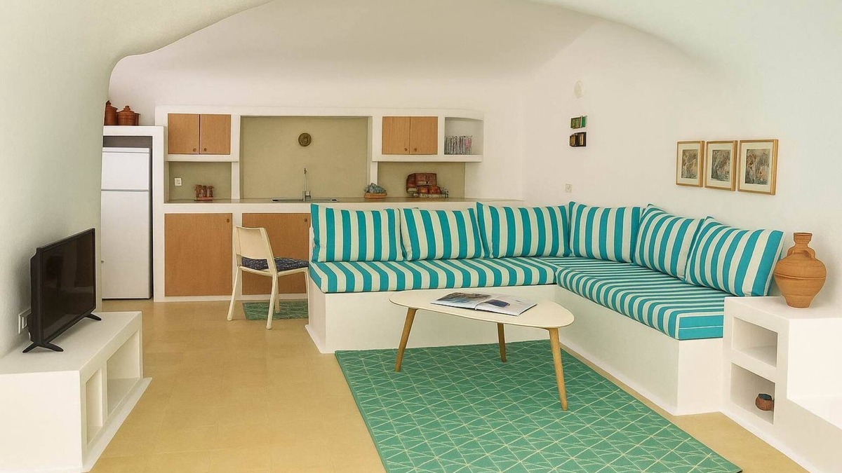 Akrotiri Apartment | Amphora Cave Seaside Retreat in Akrotiri