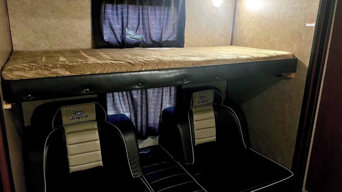 Bridgeport House | Ample Lakeside Travel Trailer