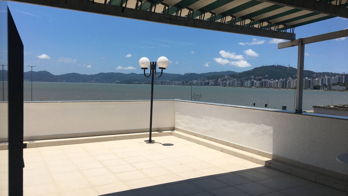 Estreito Apartment | Ample penthouse overlooking the waterfront - Great location