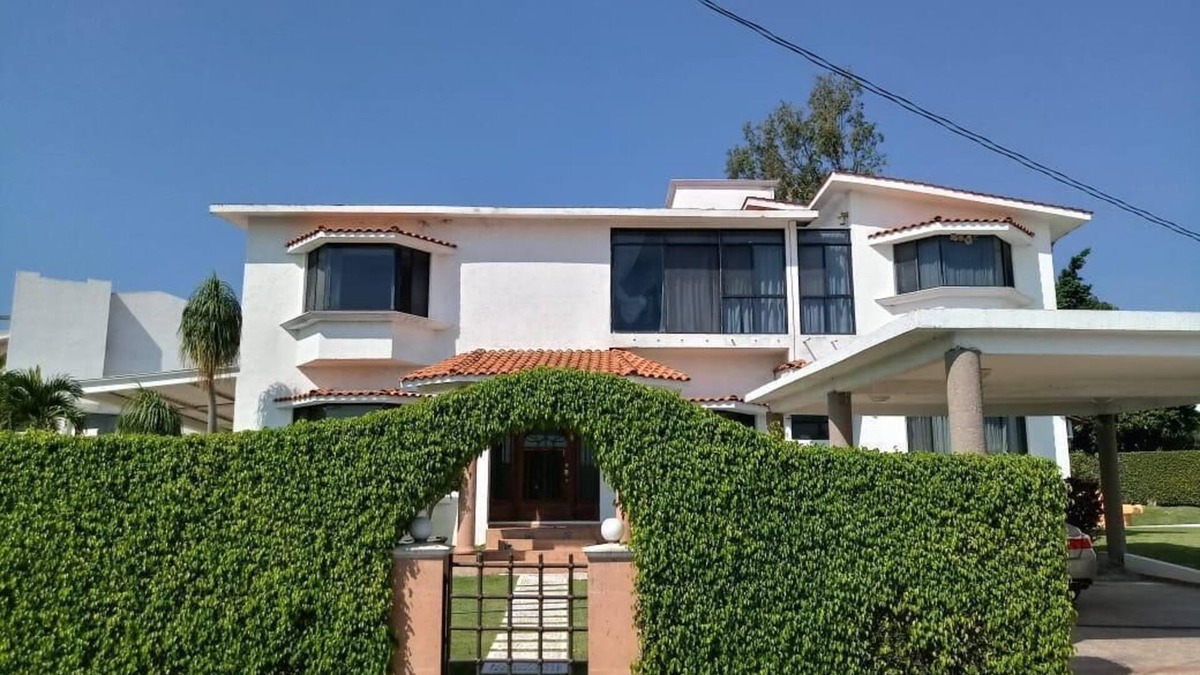 Lomas de Cocoyoc House | Amplia casa con alberca. Ideal para vacaciones con toda la familia.