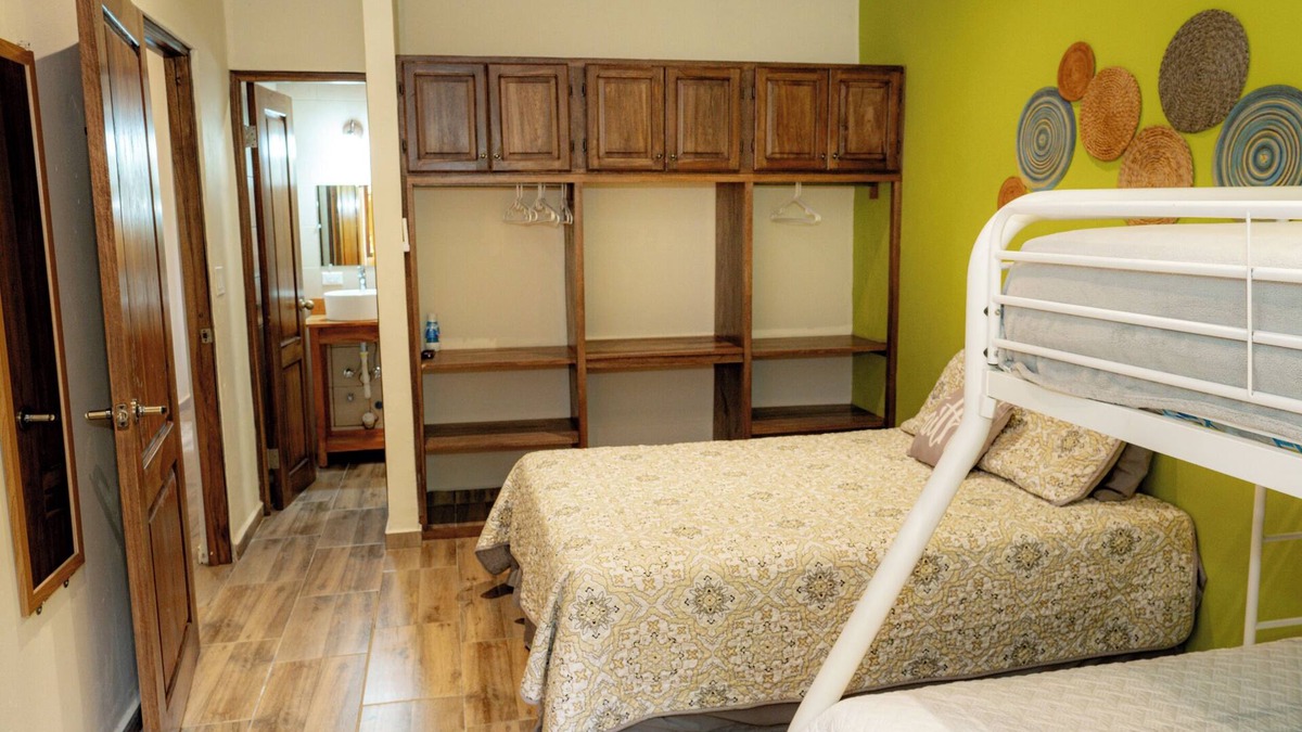 Alto Boquete House | Amplia Habitación Familiar - Alto Boquete- Baño Privado- Cocina- Wifi- A/a- 5 pp