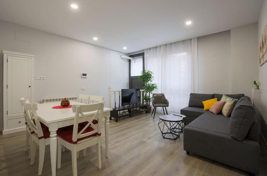 Adelfas Apartment | Amplio apto 2 hab a 20min de Puerta del Sol