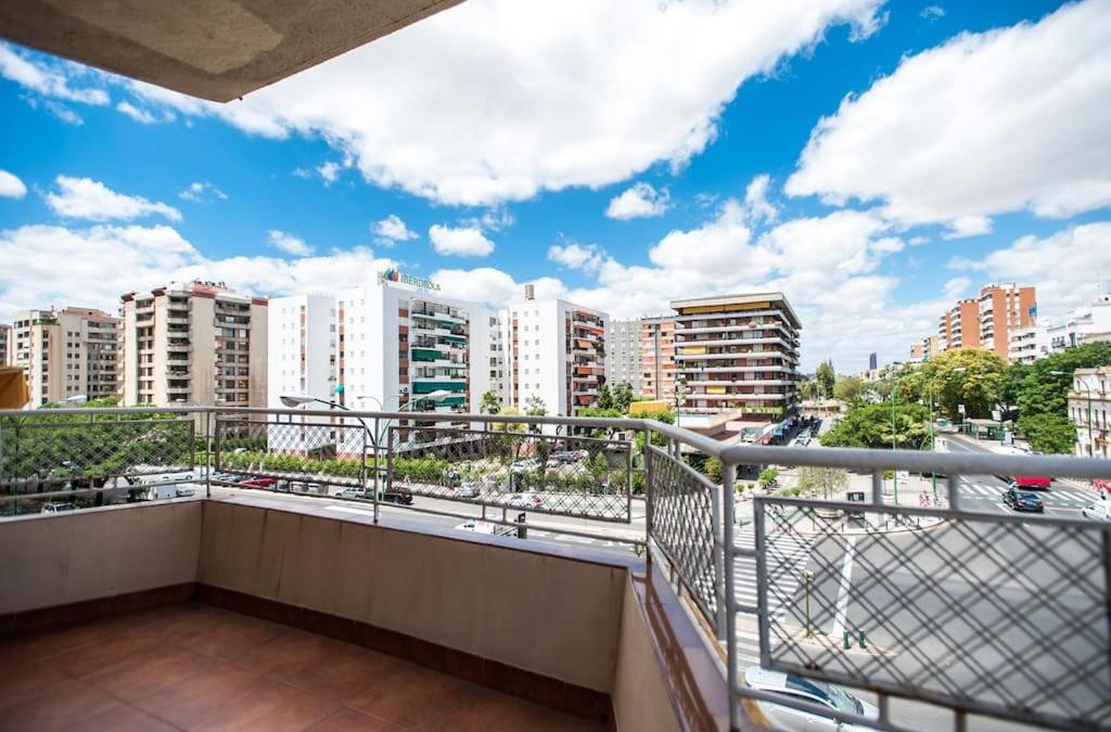 La Buhaira Apartment | Amplio Piso en Nervión, Excelente zona de la ciudad.