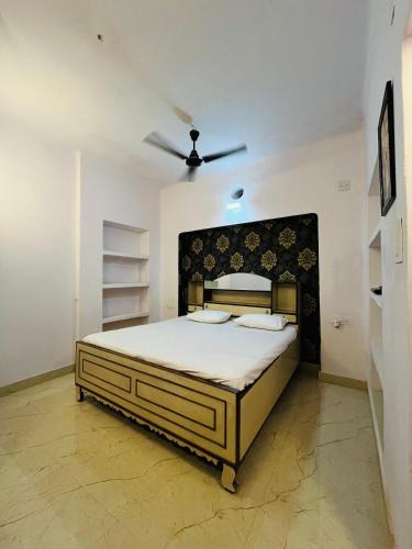 Varanasi House | Amrit Ganga Homestay 1,5 km from kashi vishwanath Near Rathyatra ropeway
