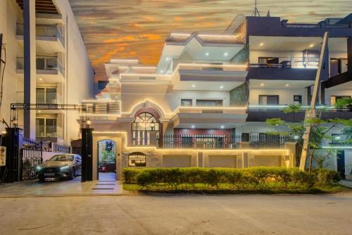 Sector 39 Hotel | Amrit Villa Hotel and Banquet Medanta Hospital Medicity