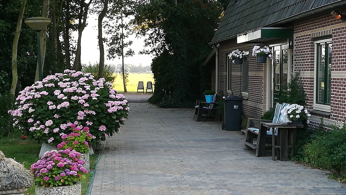 Landsmeer Apartment | AMSTERDAM COUNTRY AREA 15 MINUTES FROM CENTER APARTMENT ON THE GROUND FLOOR