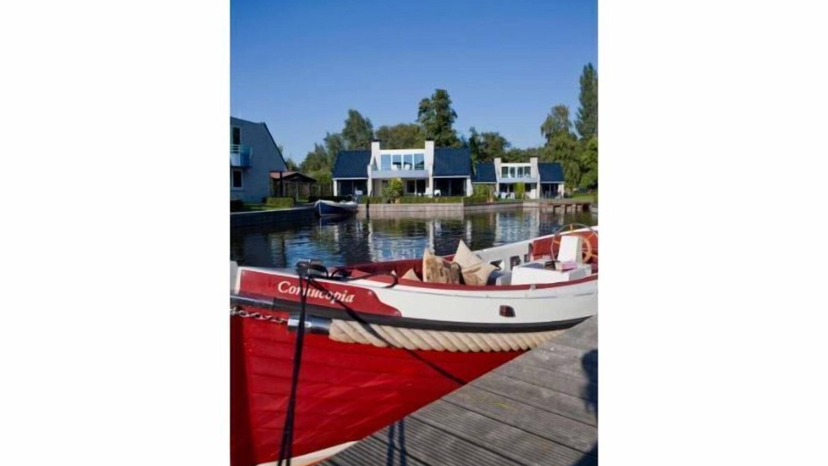 Loosdrecht Apartment | Amsterdam/Loosdrecht Panorama Villa 3 bedr + 2,5 bathr Rien vd Broeke Village