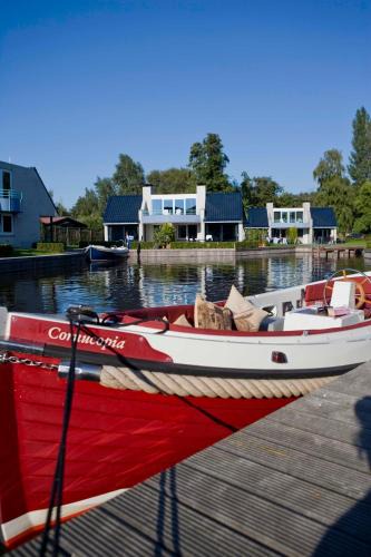 Loosdrecht House | Amsterdam/Loosdrecht Rien van den Broeke Village