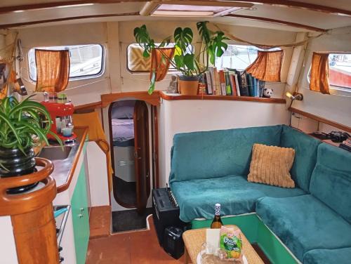 Amsterdam North Boat Rental | Amsterdam Sailboat Retreat