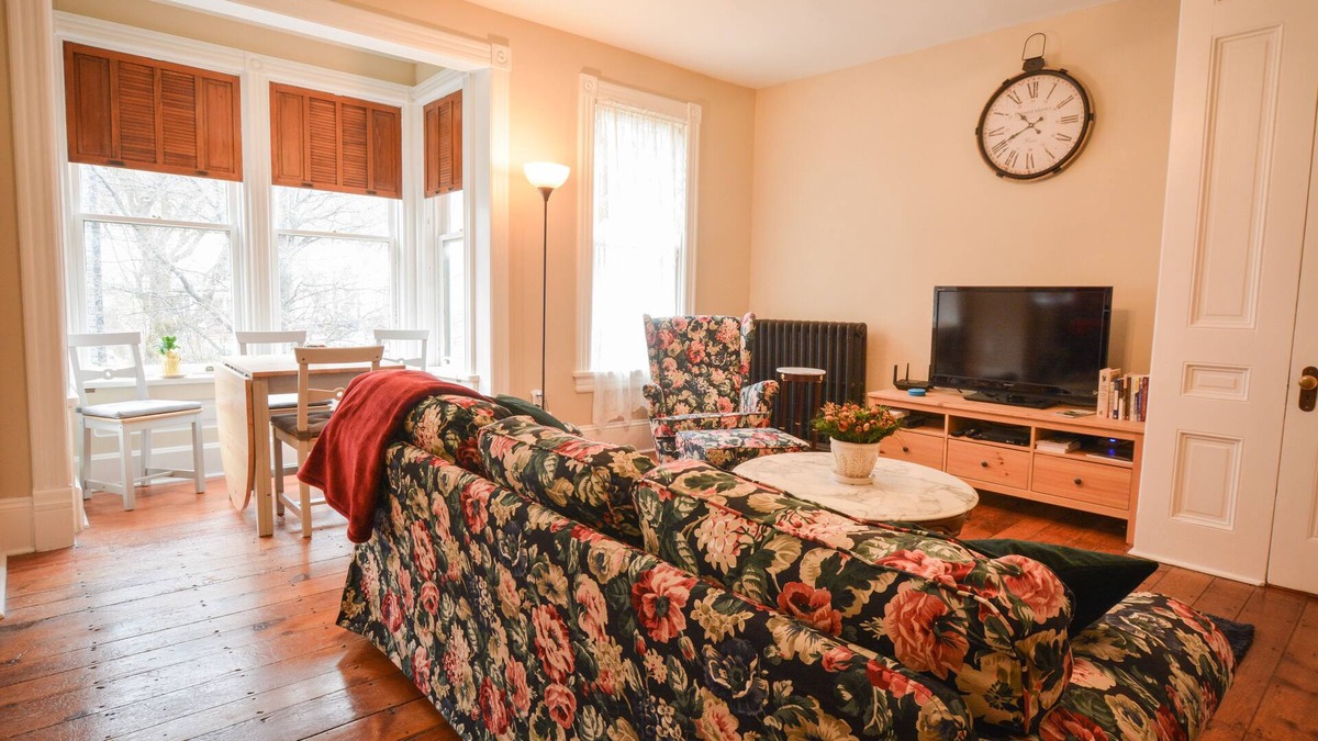 Ashfield Apartment | Amsterdam TownHouse/NYC Suite-Downtown Jim Thorpe Near Mauch Chunk Opera House!