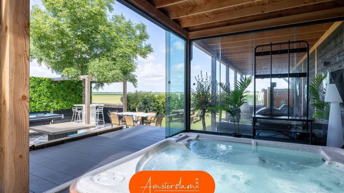 Zwanenburg House | Amsterdam Villa | Jacuzzi, Sauna & Cinema
