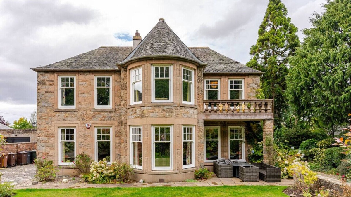Cramond Bridge Villa | Amulree Edinburgh City