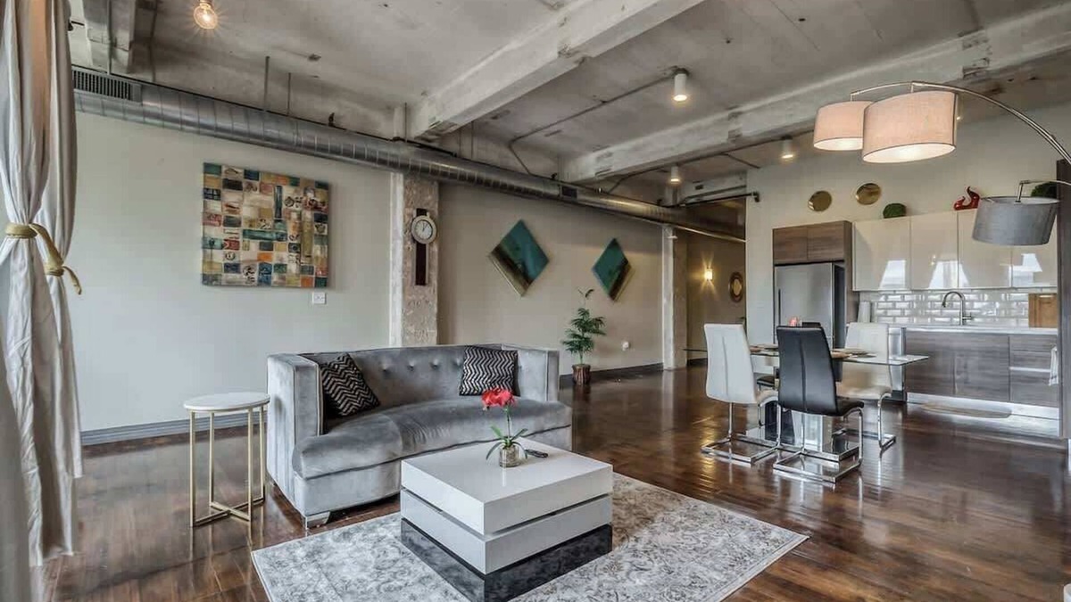 Downtown Dallas Apartment | Amyfinehouse | Breakfast+Valet+Walk to Conventions