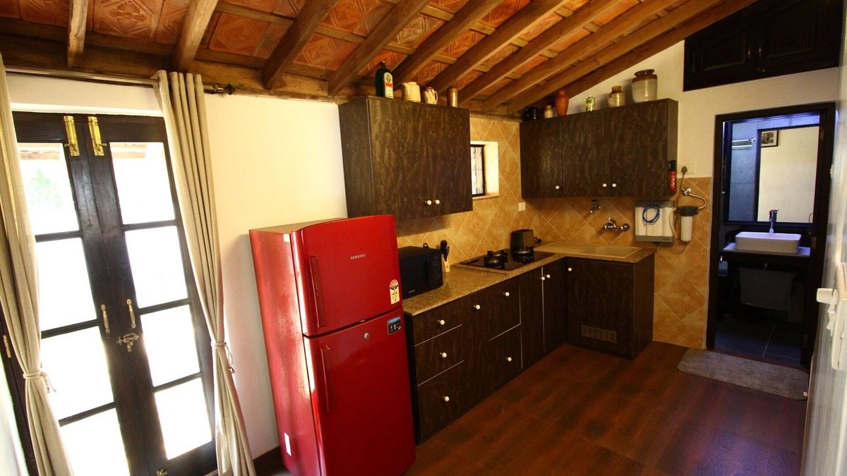 Assagao Cottage | An affordable luxury homestay: pet-friendly, outdoor whirlpool tub