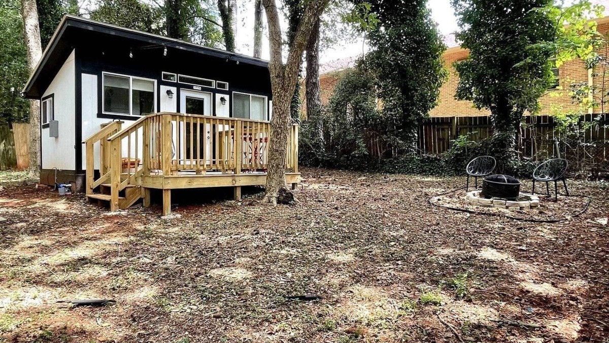 Candler-McAfee Apartment | An Alice in Wonderland Themed Tiny Home, Fully-Fenced & Pet-Friendly
