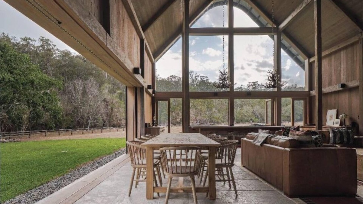 Pullen Vale House | An American Barn meets an Australian shed.