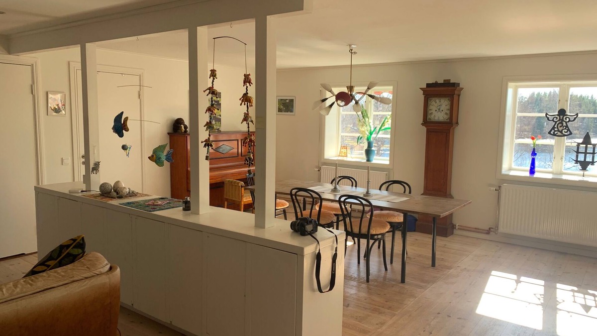 Jadraas Apartment | An apartment with generous space for socializing with family and friends.