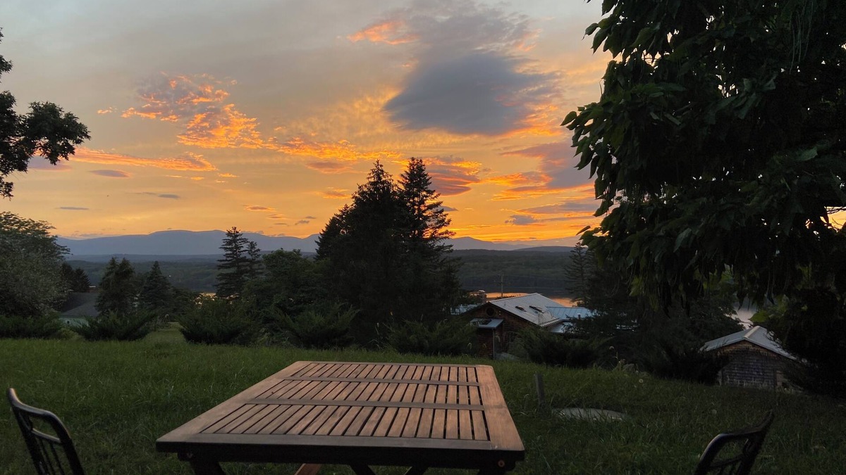 Hudson Apartment | An Apartment with a View: A peaceful getaway in Hudson, NY
