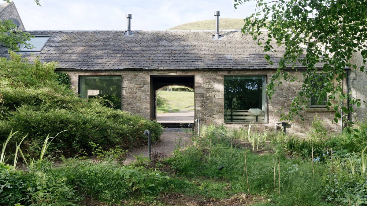 Penicuik House | An architect designed rural retreat near Edinburgh with wood-fired sauna.