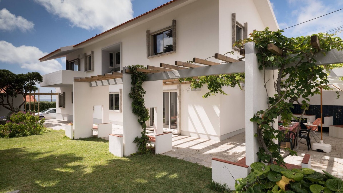Praia das Macas House | An architectural and design gem from the seventies