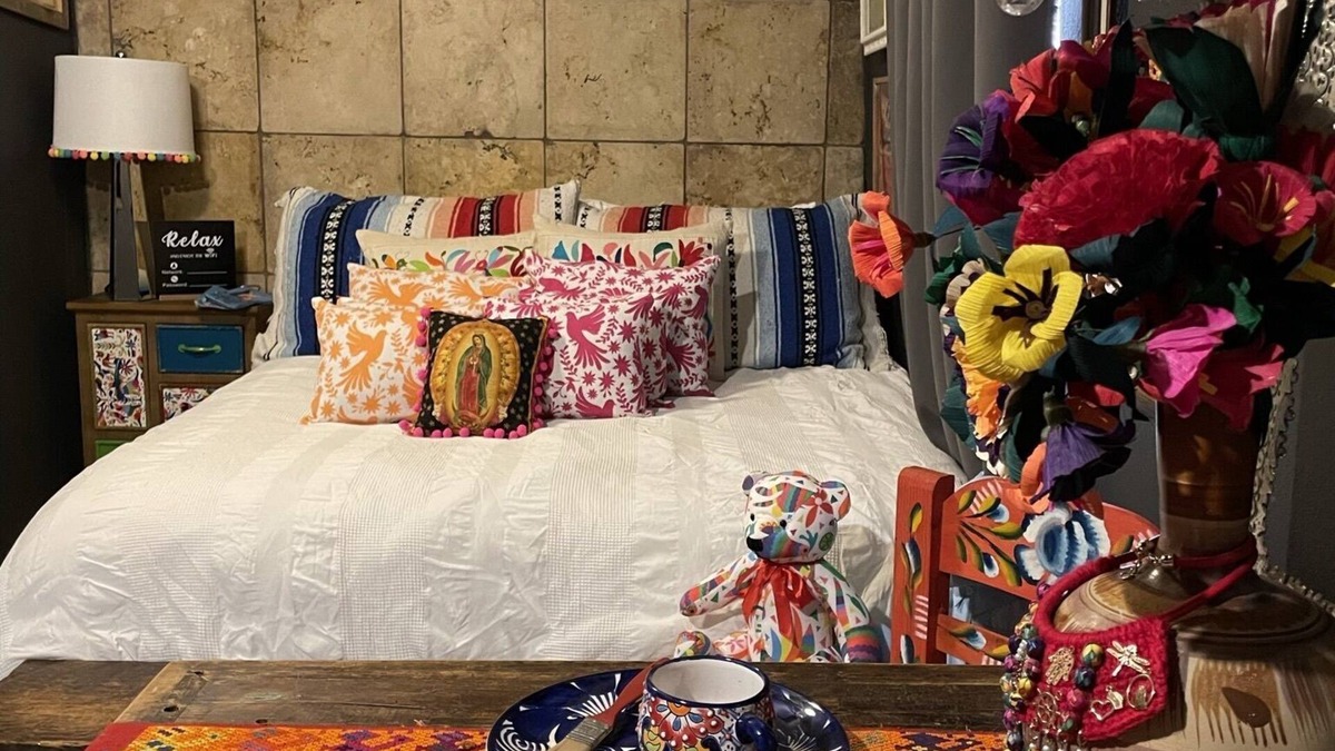 McAllen Apartment | An artist’s studio apartment showcasing Hispanic culture