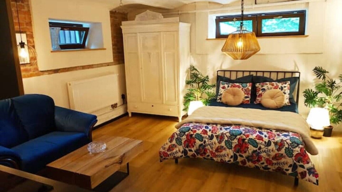 Brynow Apartment | An Atmospheric, Conveniently Located Studio With a Free Parking Spot
