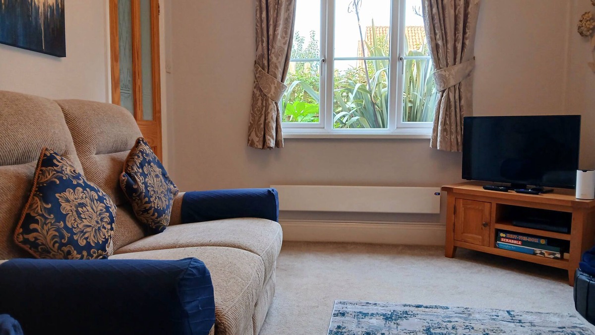 Heacham Cottage | An attractive, pet friendly cottage, with enclosed south facing garden.