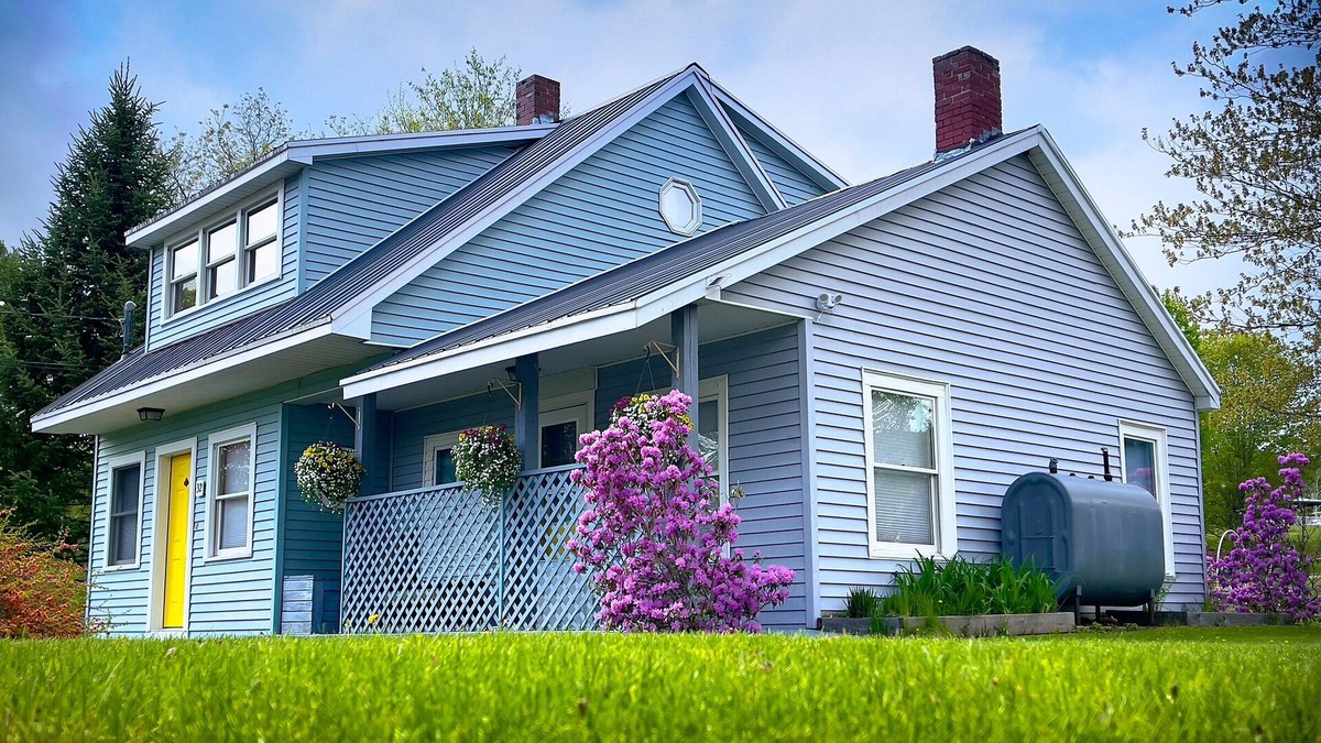 Buckfield House | An Authentic Clean & Cozy Maine Homestay