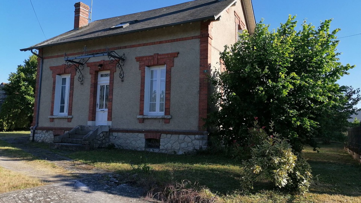 Lorris House | An authentic stay in a quiet area 5 minutes from shops, Maison Cléophée 1900