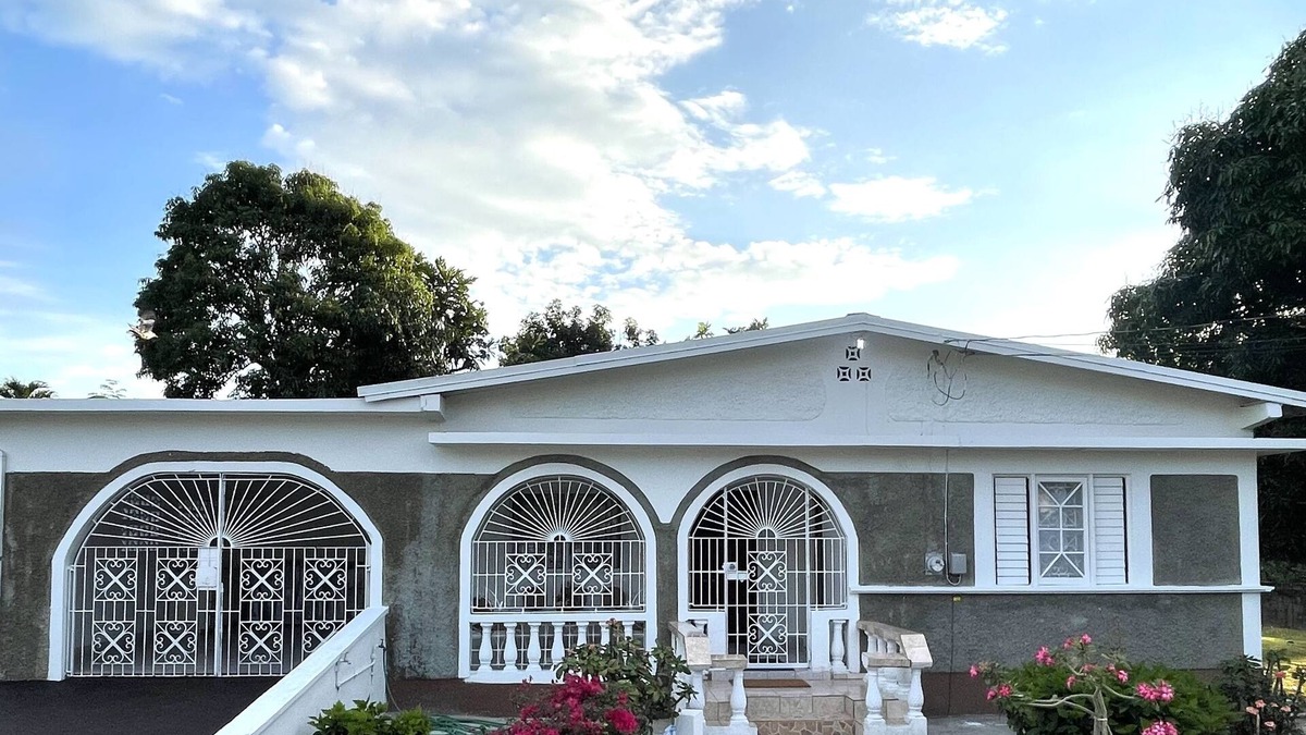 Mammee Bay Estates House | An authentic stay in Ocho Rios! 10 mins from beach, attractions, and adventures.