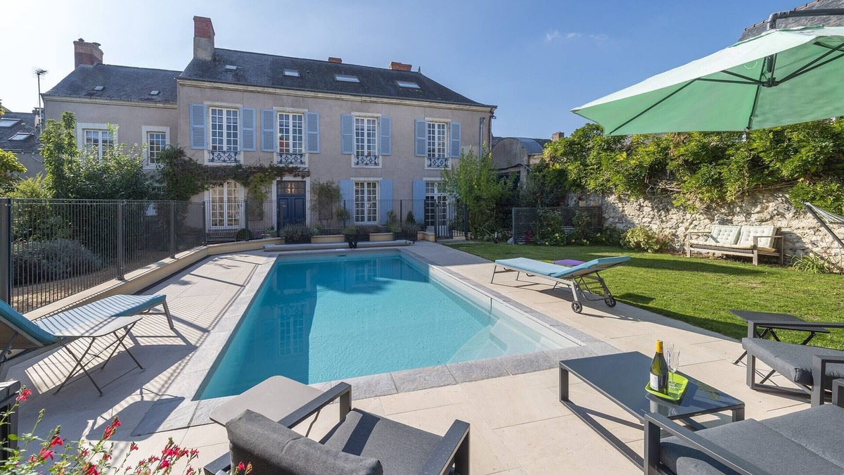 Le Lude Bed & Breakfast | An elegant, comfortable guest house in the Pays de la Loire region, France