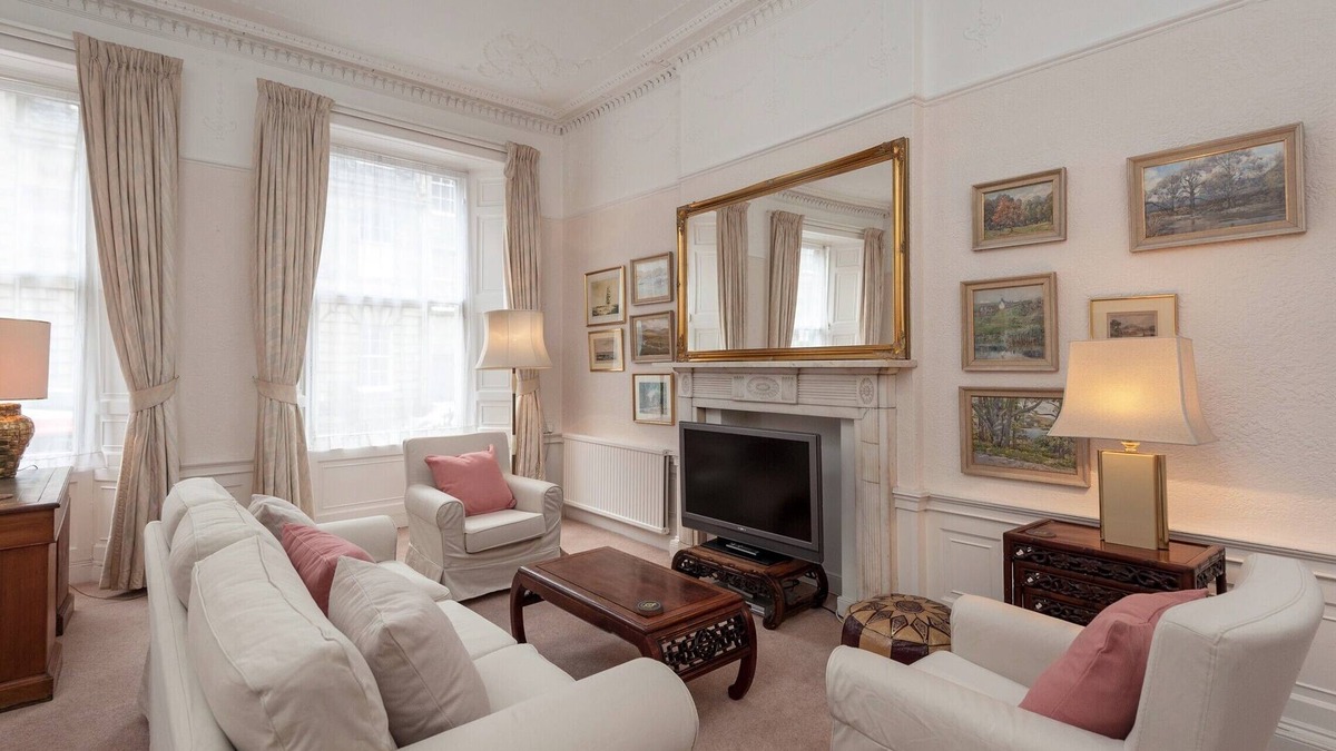 New Town Apartment | An elegant two-bedroom apartment in the heart of the city. Sleeps 4.