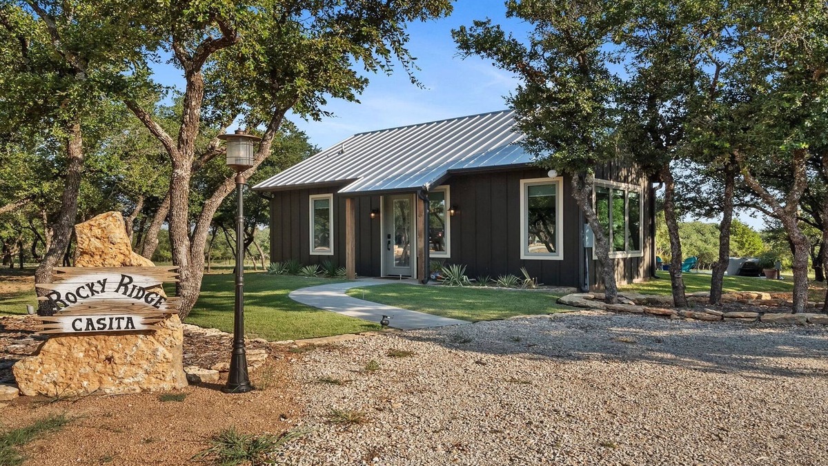 Graham House | An Enchanted Casita-Sleeps 4, Hot tub/Firepit,Pool