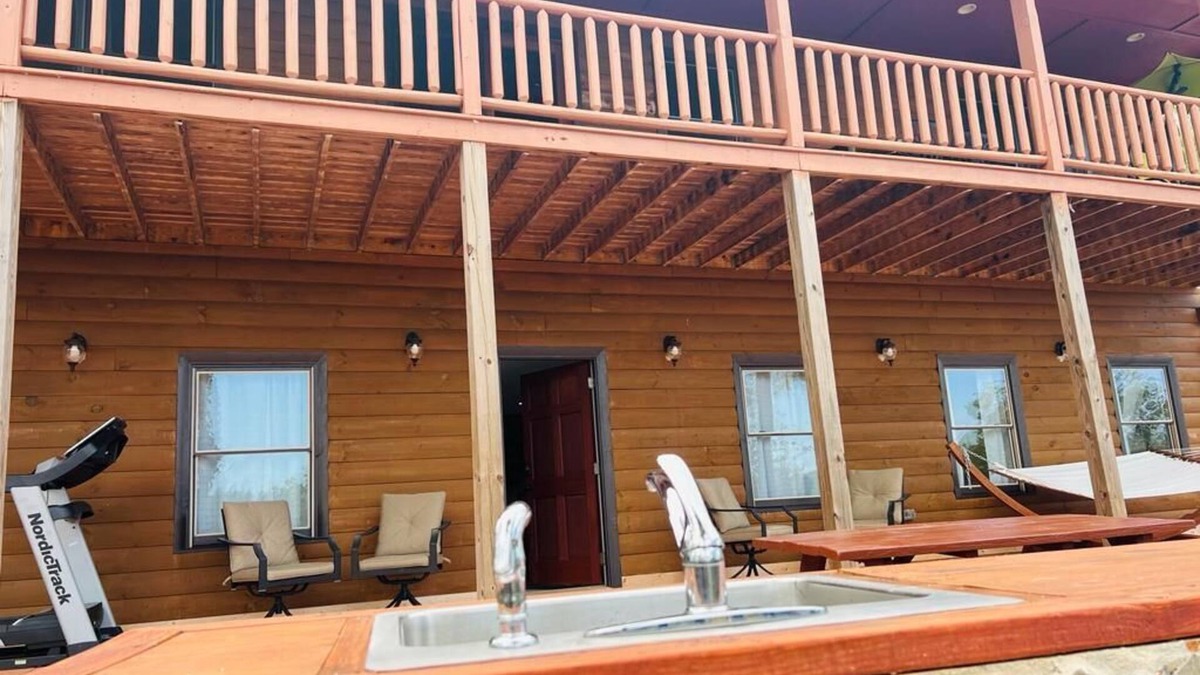 Valdese House | An entire place for family and friends, Pet-Friendly