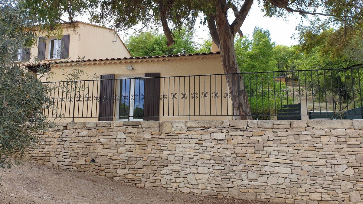 Pierrevert House | An escapade in Provence lulled by birdsong. House 63m2