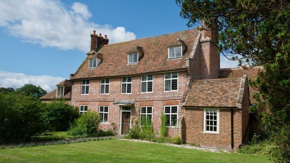 Ash House | An exquisite Tudor Farmhouse lovingly restored with 7 bedrooms, 6 bath/shower, sleeping 14 in beauti