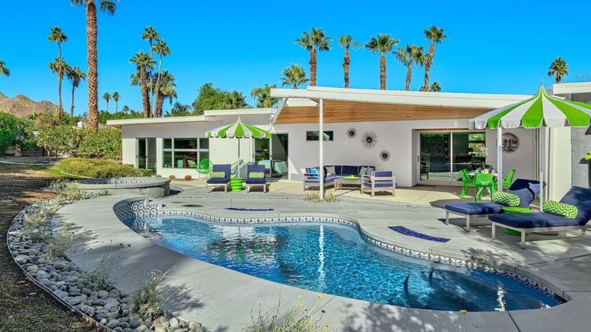 Magnesia Falls Cove House | An Extra Hour of Sunshine, Southern California Desert