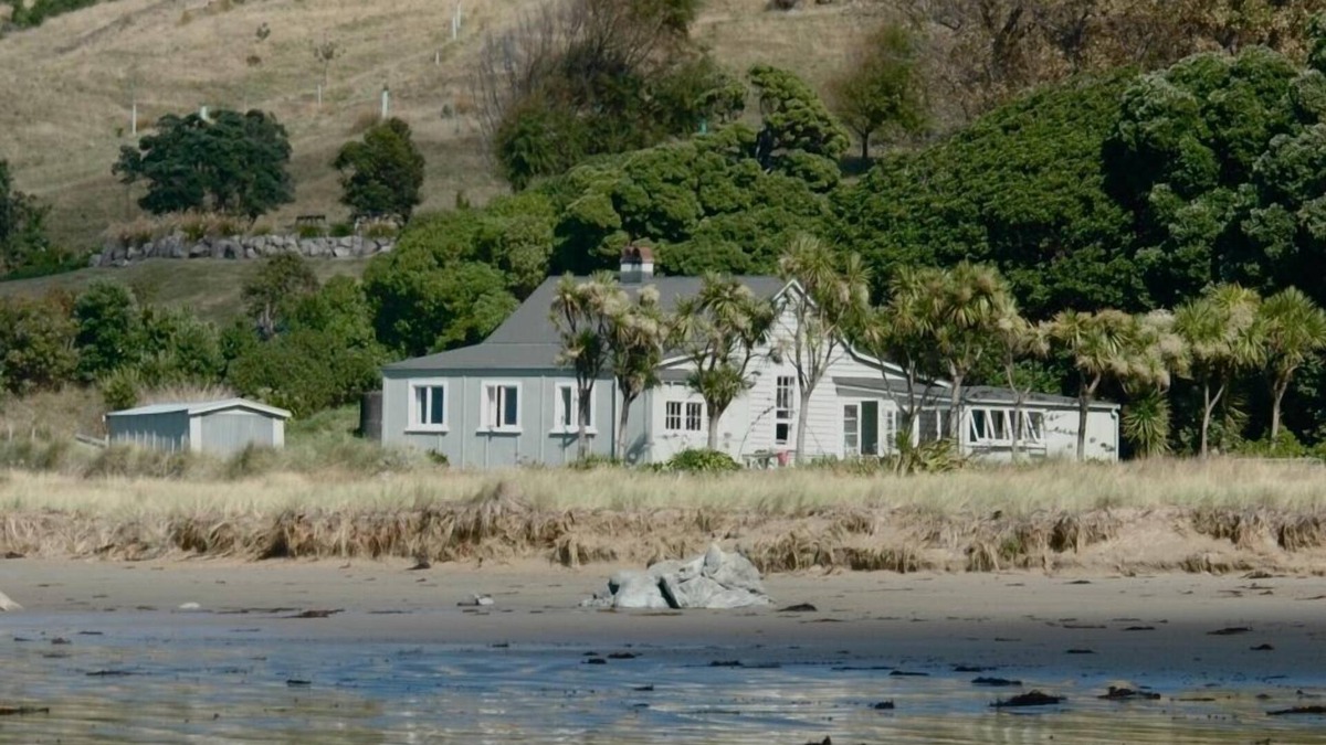 Kairakau House | An historic holiday house right on the beach