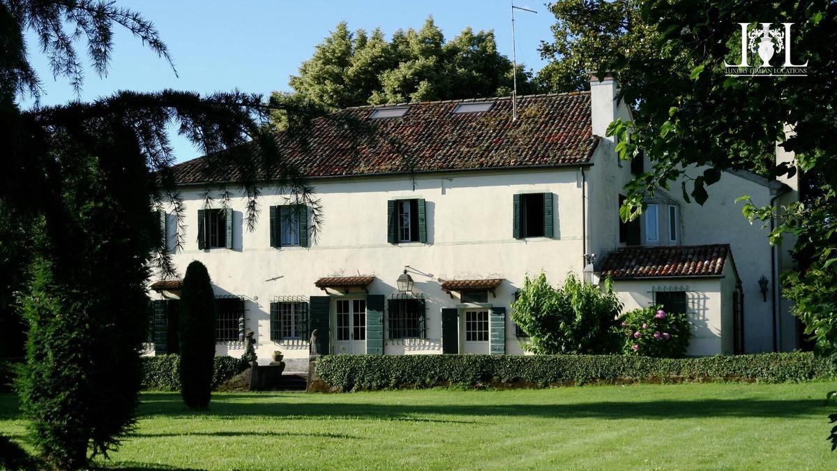 Mogliano Veneto Villa | An historic Venetian Villa ideal for a family vacation or an intimate reunion.