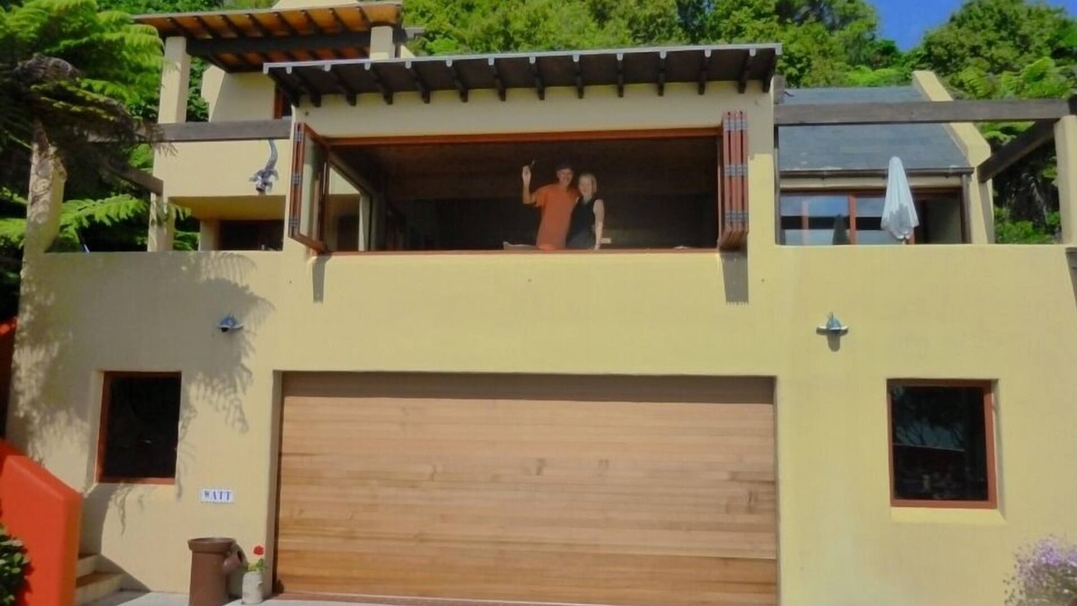 Lowry Bay House | An idyllic hideaway set amongst native bush.